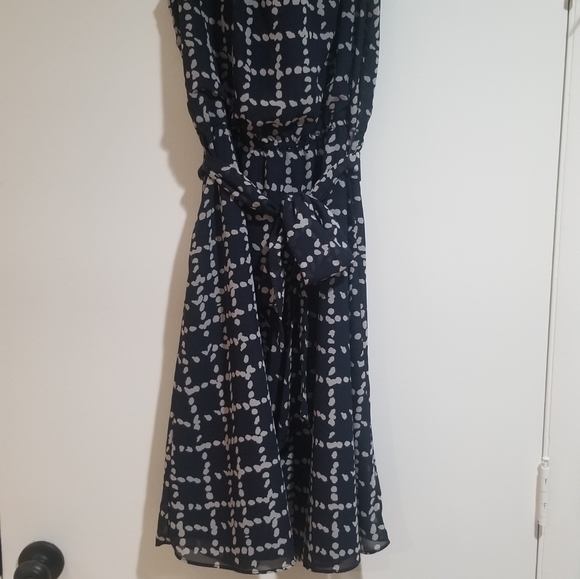 Banana Republic Navy and Beige dress - Picture 8 of 10